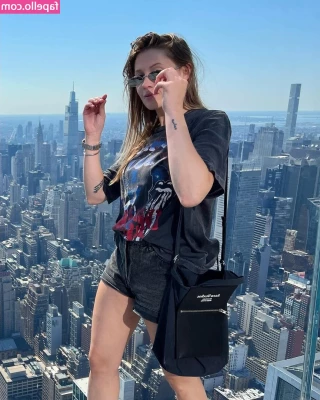 Charlotte De Witte [ charlotte-de-witte ] - would u try to fuck me in a hammock or would u just throw me in the