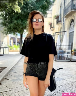 Charlotte De Witte [ charlotte-de-witte ] - You know you want a vip with me