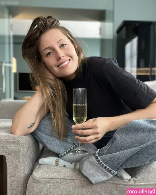 Charlotte De Witte [ charlotte-de-witte ] - 🔵 Fan Comment: You got weird shit!