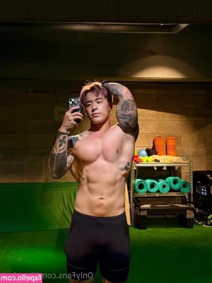titusslow - Swipe to see the UNCENSORED VERSION