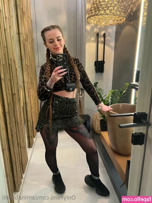 yummyamina - Foot fetish 🦶 Femdomme 😈 sub slave from recent session 😈