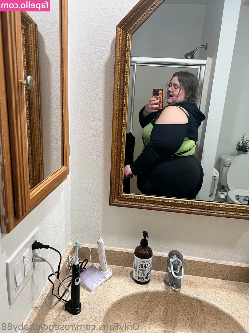 rosegoldbaby88 - Hairy nights in the hood