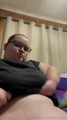 maxineonyx - I want to fuck your face and tell you, you’re beautiful. 😈