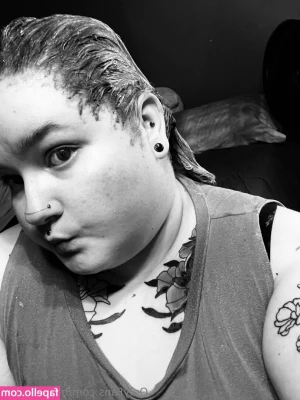 maxineonyx - When your camp counselor sends you nudes 🤫