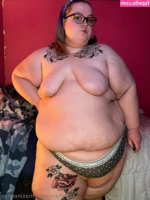 maxineonyx - Did a tooth brushing video to taunt my sub. If you want to see it,