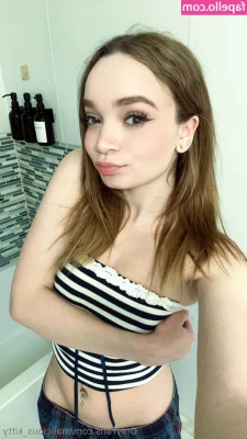 malicious_kitty [ malicious-kitty ] - Dm to see my NEW DIRTY MAID strip tease😈