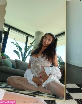 macyxxbby - Why is the bed   always so cozy   Who wants to cuddle     I hope you