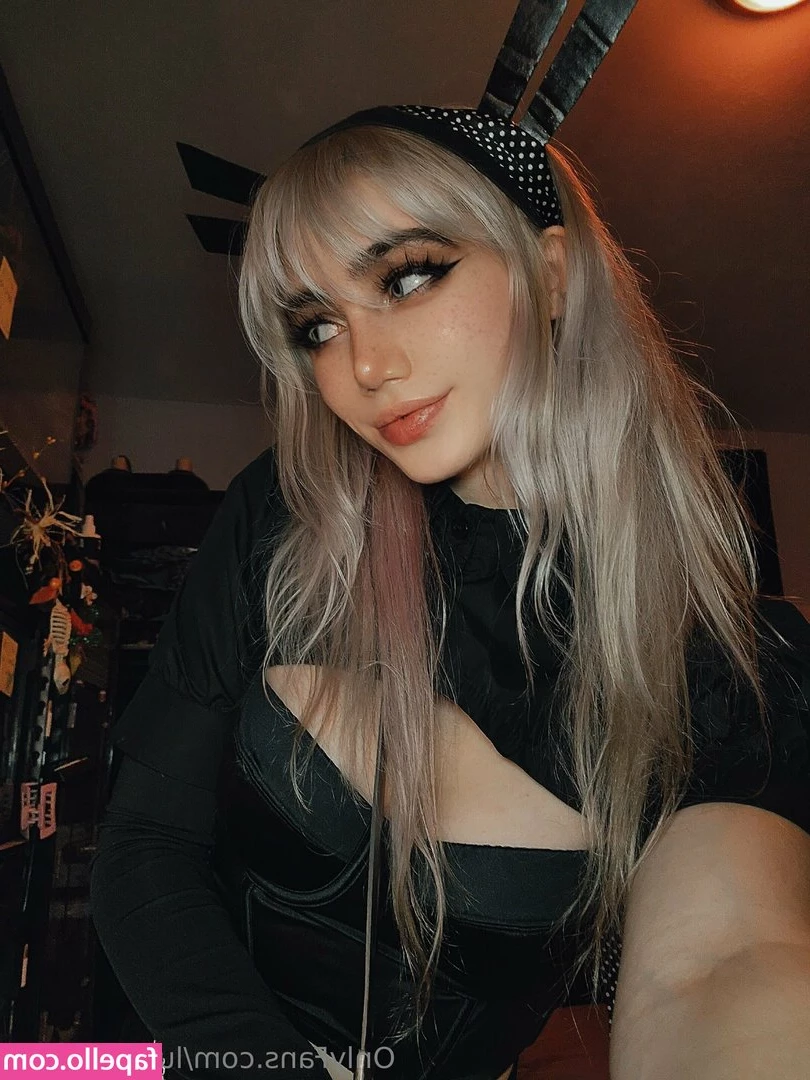 lunapearliex - Do I ever cum hands free ??