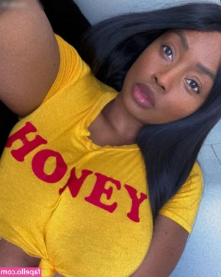 Jada Fire [ jada-fire ] - For all my foot lovers... 🚨 FOOT FETISH FRIDAY 🚨   I want you