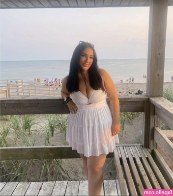 Jasmine Cormier [ jasmine-cormier ] - Two vacation pics from my recent vacation    Does my big booty look