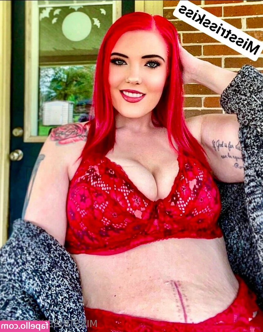 misstrisskissfree - I want you to pin me against the wall baby 💋