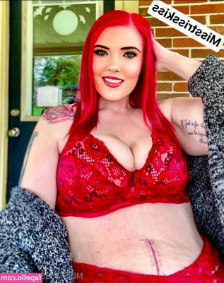 misstrisskissfree - I want you to pin me against the wall baby 💋