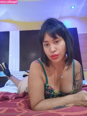 mikicurvymom - Two of my four squaters! Too Hot for them too!!