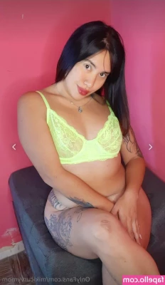 mikicurvymom - Fat booty 🍑