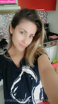 sofiablancxx - Are you going to kiss my 🍑 goodnight?   I don't want to go to bed
