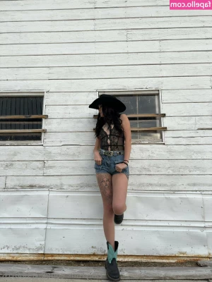 lovehot816 - DM if you wanna see what s underneath