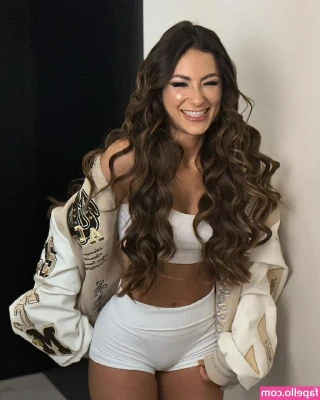 Nathalia Valente [ nathalia-valente ] - Oops