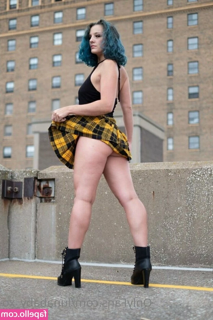 moonbeam_xo719 [ moonbeam-xo719 ] - I want you to rail me infront of this mirror
