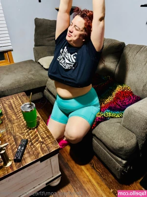 thesultrysmoker - Hey guys  you have to come  amp  check out my naughty brunette friend