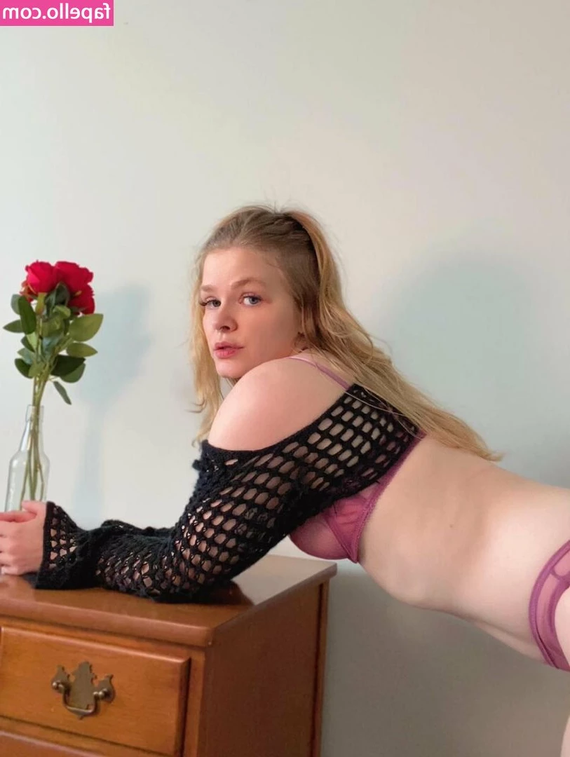 livwildflowerz - HOE HOE HOE AND A BOTTLE OF CUM