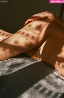 Chloe Bechini [ chloe-bechini ] - Hey   no peeking