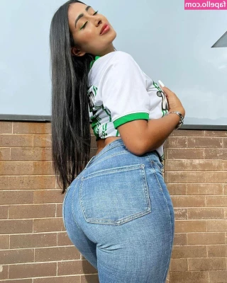 Mónica Vallejo [ mnica-vallejo ] - I could probably crush your skull with these thighs and smother you