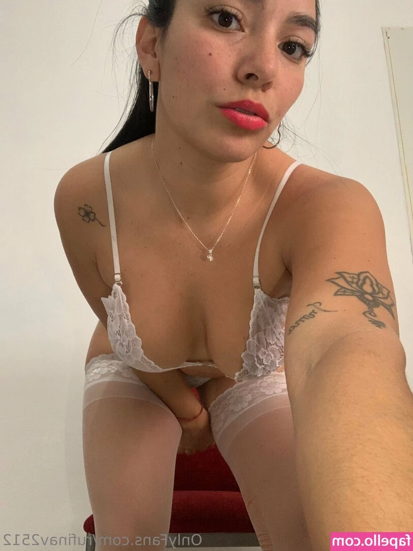rufina1225 - Follow Me Free    romi10    ONLINE NOW   fetiches   custom 