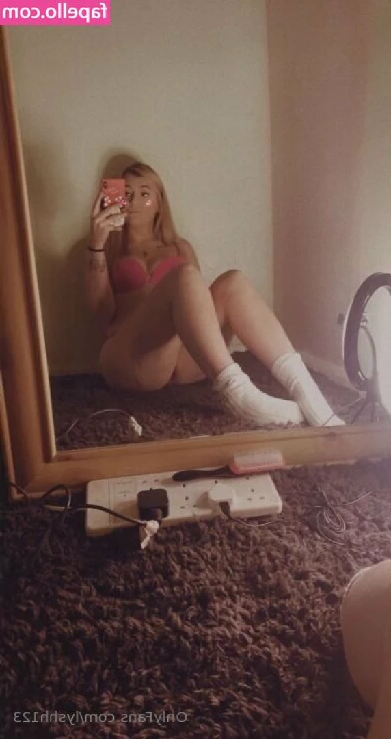 lyshh123 - Kisses    My VIP is  hotwifejj   Onlyfans com hotwifejj