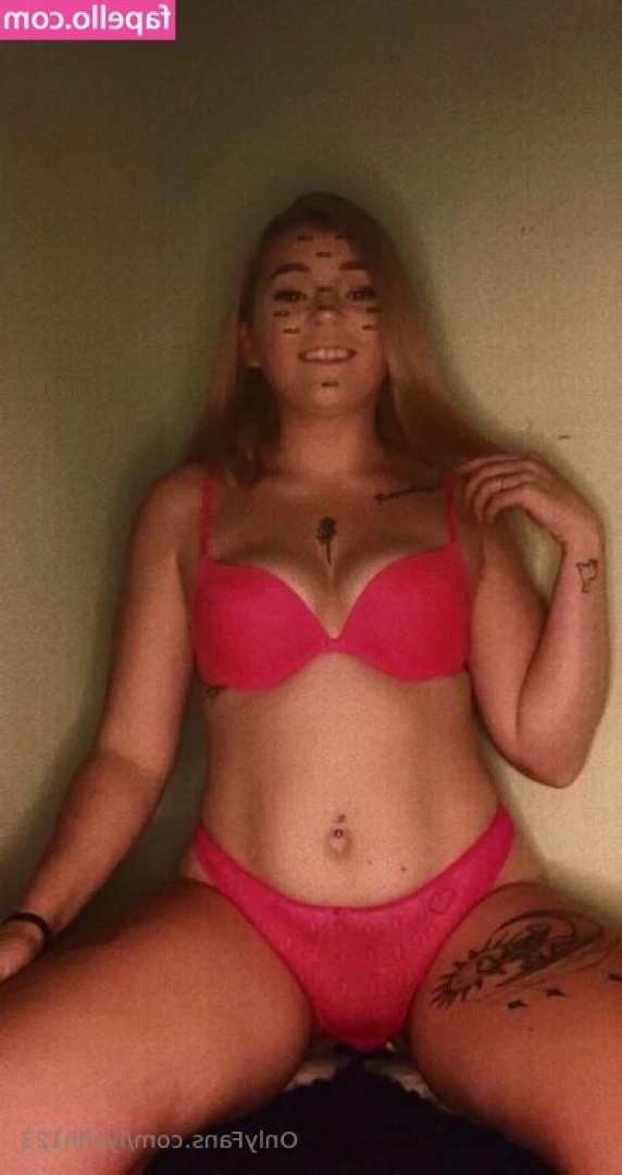 lyshh123 - Tip me $10 for a juicy surprise bby. 😜
