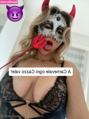 melixablond - Just me before hot stretching 🤤