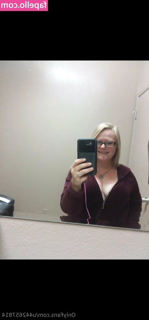 queengreeneyes420 - If I was down there, would you pull those panties down with your