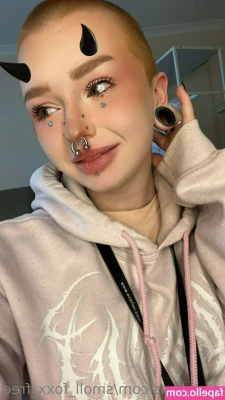 smoll_foxx_free - Am I doing this right  Hehe  -