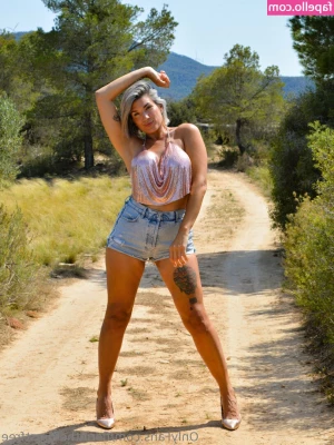 florintheforestfree - I m too hot  I need to cool off