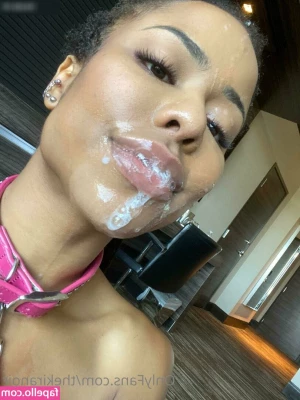 Kira Noir [ kira-noir ] - Desperate to deepthroat