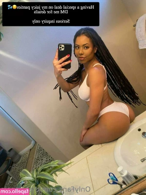 Kira Noir [ kira-noir ] - Nosy dog lol