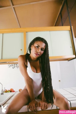 Kira Noir [ kira-noir ] - I want to show my body today without underwear  you see my pink
