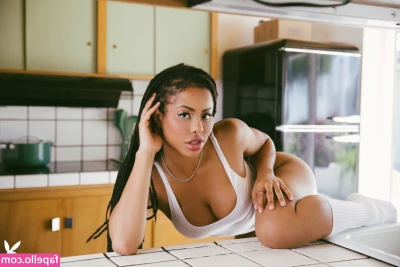 Kira Noir [ kira-noir ] - 洗完澡等你們一起來抽插😝❤️