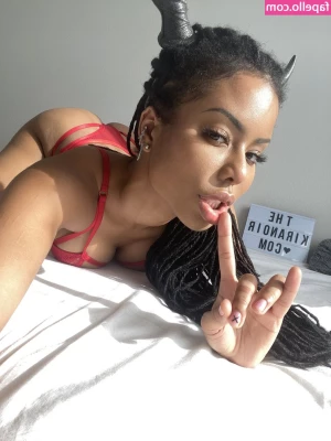Kira Noir [ kira-noir ] - Happy Labor Day my foot fans! Xo #footfetish #dirtyfeet