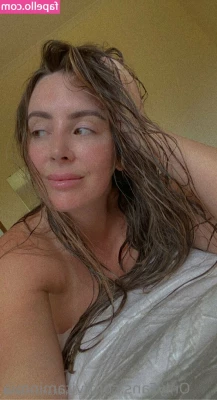 vitaminmiafree - so  max hinz took some  HOT  pics of me  should I share more of them 