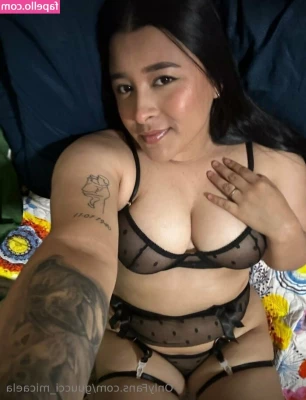 guucci_micaela [ guucci-micaela ] - Wanna see some girl/girl action?!  Like for yes!!!