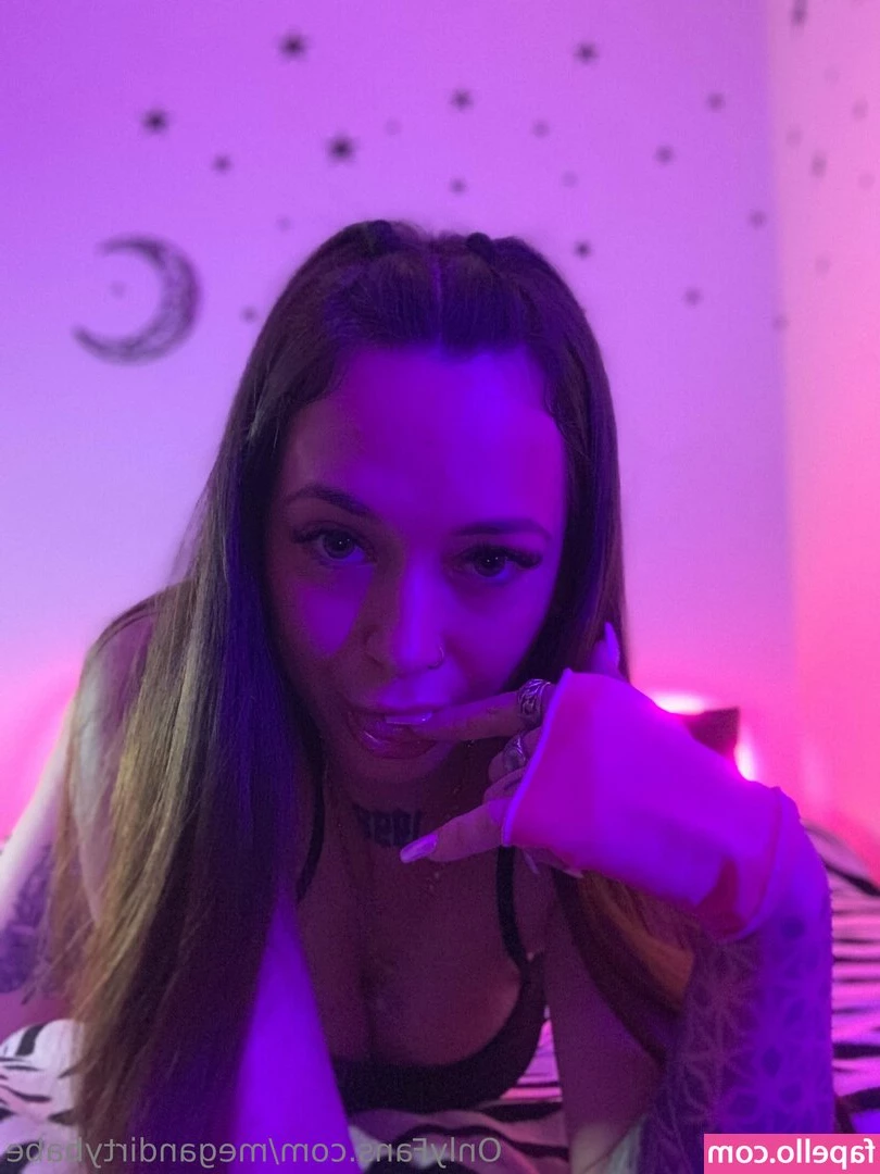 imsophiexx - My meaty  wrinkled soles  in your face
