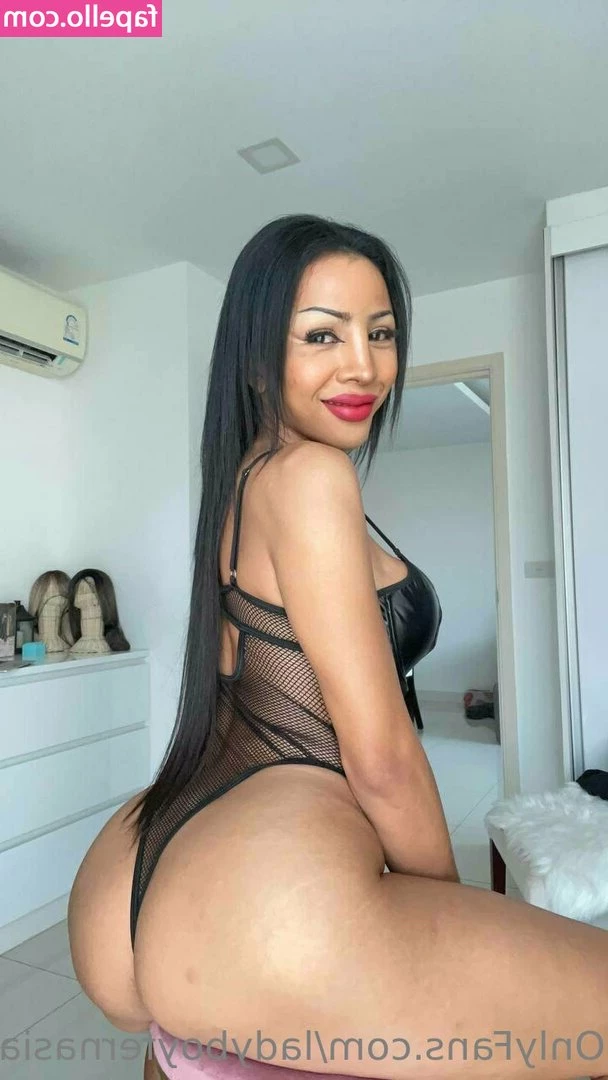 ladyboyfernasia - Damn, Luke almost fucked me out of my fishnets!!  Find the full