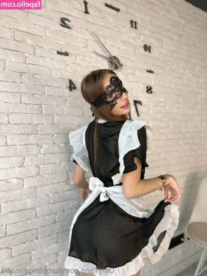 babyangelina09 - What are you guys up to today  Chat with me I m quite bored in here