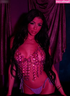 Veronica Rodriguez [ veronica-rodriguez ] - How about a costume video