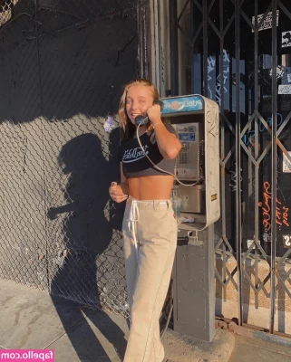 Emma Chamberlain [ emma-chamberlain ] - Mooooo!