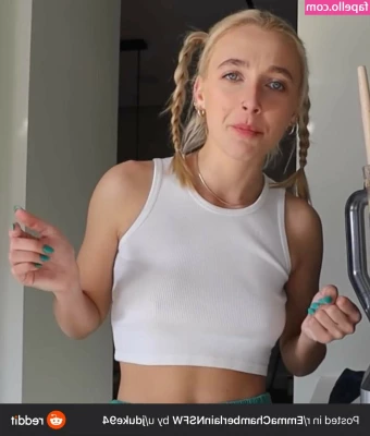 Emma Chamberlain [ emma-chamberlain ] - Oiled up