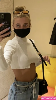 Emma Chamberlain [ emma-chamberlain ] - Would you cum on my tits baby?