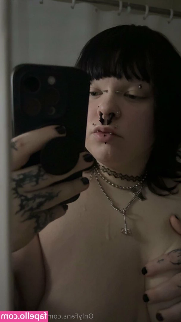 vamp.thr0bb [ vamp-thr0bb ] - DROOL OVER MY LEATHER ASS