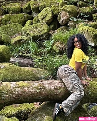 SZA - Happy Sunday y’all ✨