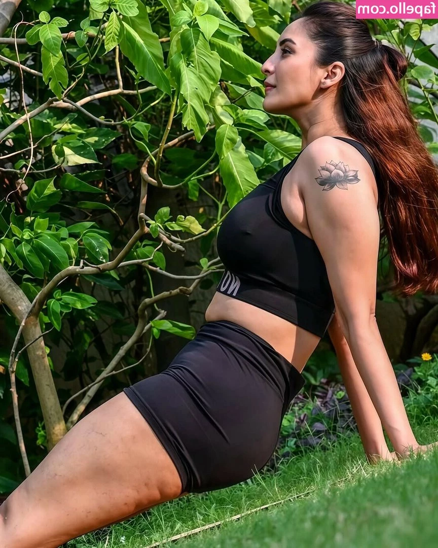 Chahatt Khanna [ chahatt-khanna ] - totally black🖤